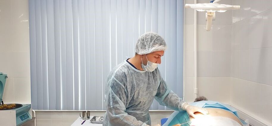 prelevarea de probe de țesut adipos pentru terapia SVF a osteoartritei articulației genunchiului