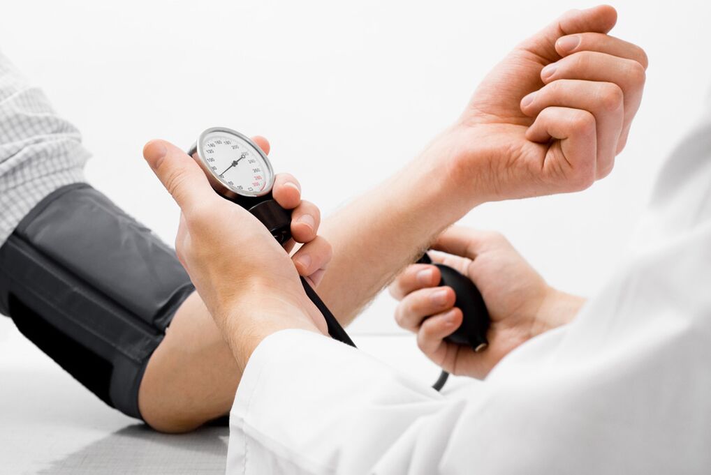 Dacă osteocondroza nu este tratată, vor apărea probleme cu tensiunea arterială