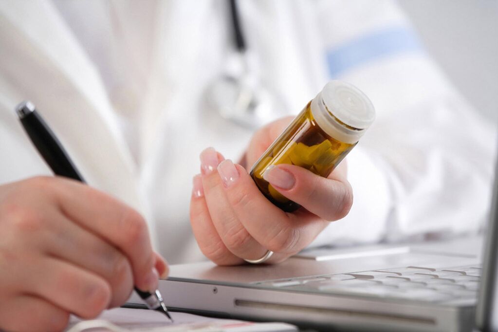 Pentru tratamentul osteocondrozei este indicată administrarea diferitelor medicamente