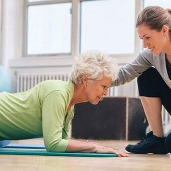 Terapie cu exerciții fizice pentru ameliorarea tensiunii musculare la nivelul coloanei cervicale